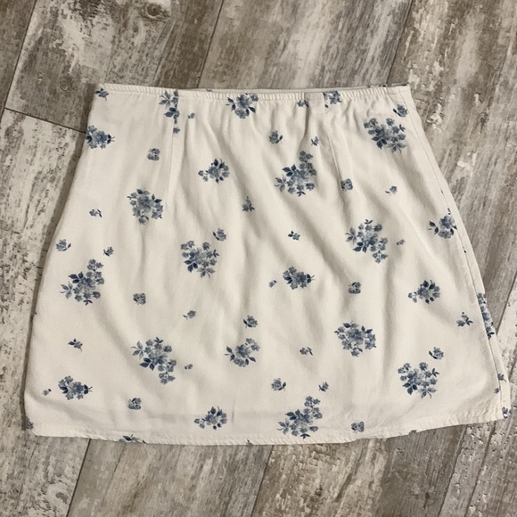 American Eagle floral mini skirt - Picture 7 of 12